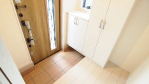 家相風水で玄関ドアの向き（方位別）の開運対策法とは？間取りチェックポイント総まとめ