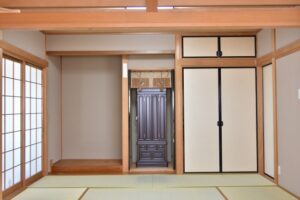 家相風水での仏壇の向きや仏間の位置の正解は？鬼門方位は避けるべき？