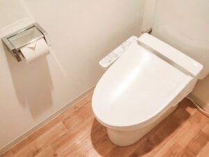 家相風水でトイレの位置と玄関の関係は？鬼門や東西南北の全方位対策チェックポイント